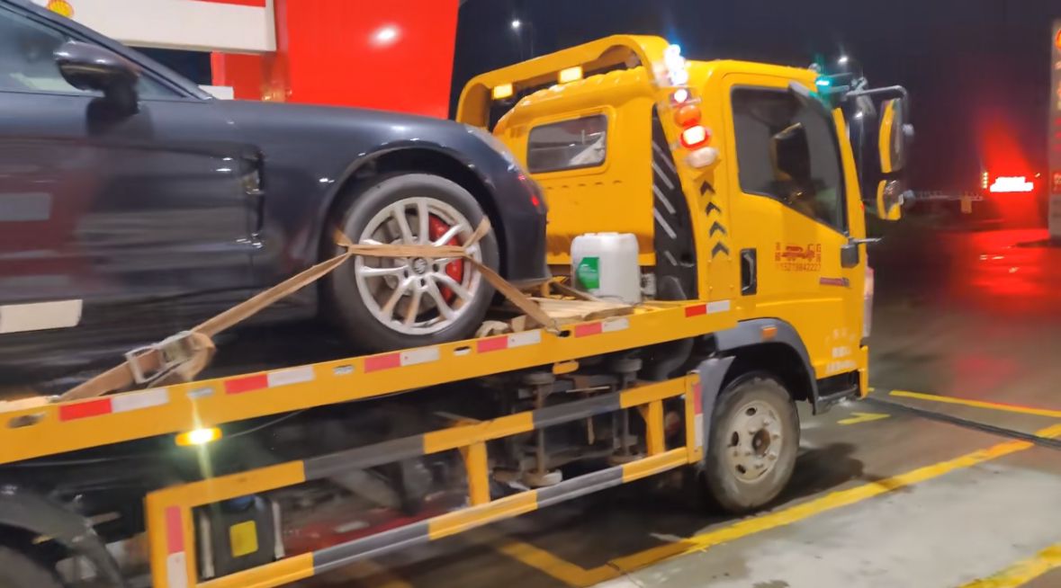 荆州行车途中遇到突发状况该如何呼叫道路救援？